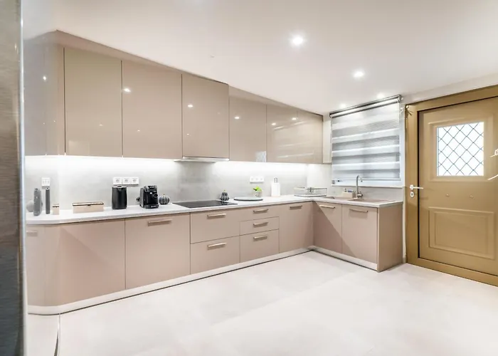 Thea Seaview Luxury Living *