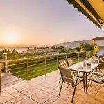Thea Seaview Luxury Living בית נופש *