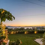 Thea Seaview Luxury Living קלמאטה
