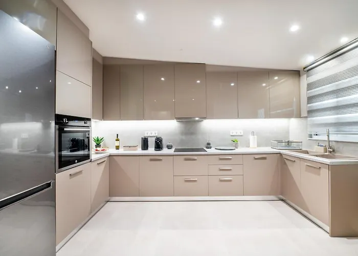 Thea Seaview Luxury Living Каламата